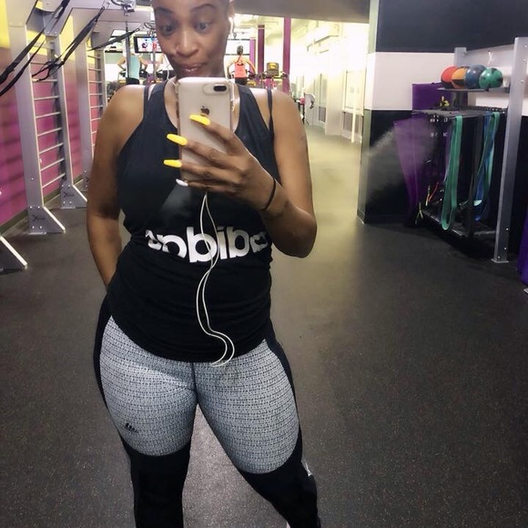 Meet Your Posher, Lynn - Picture 6 of 7